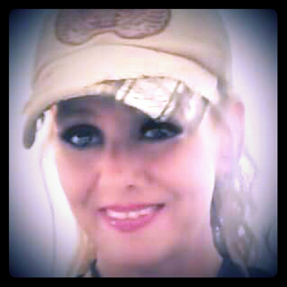 Meet your Posher, Lisa Marie....